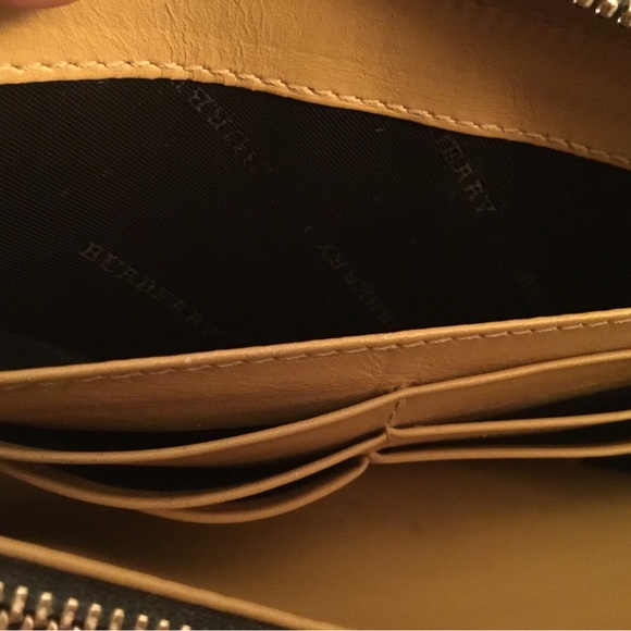 AUTHENTIC BURBERRY WALLET - Picture 7 of 13